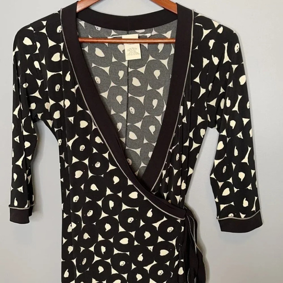 VINTAGE Max Studio Wrap Dress Black White Retro Print V-neck Size S - Picture 3 of 10